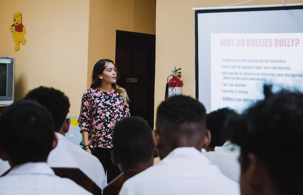 Intern working with students - Toucan Education Programs