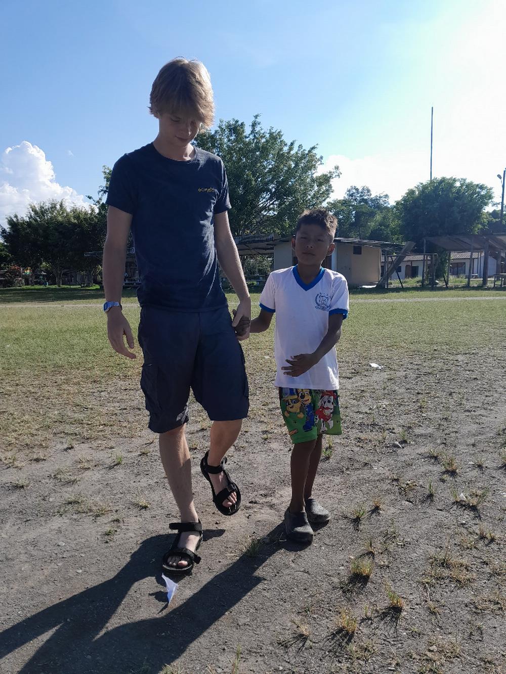 Volunteer with kids afterschoo
